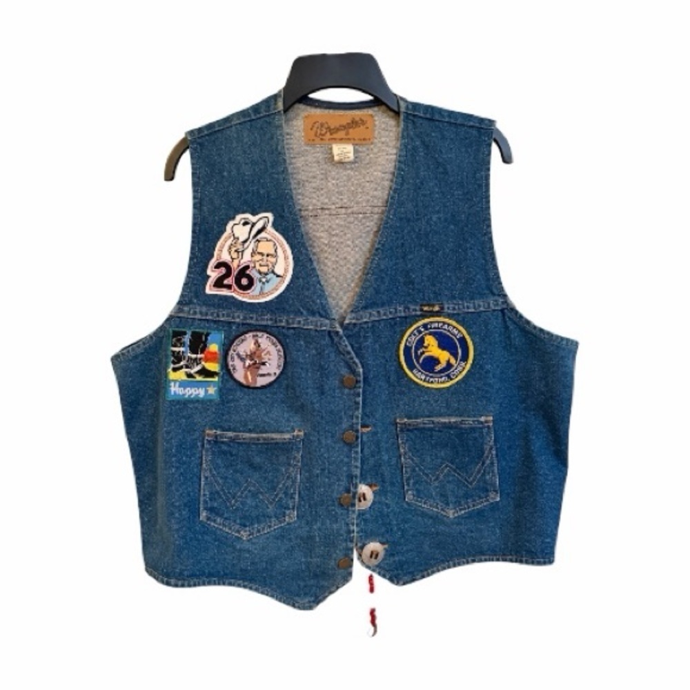 VINTAGE, MENS WRANGLER,AUTHENTIC WESTERN, DENIM VEST WITH CUSTOM PATCHES.SIZEXL
